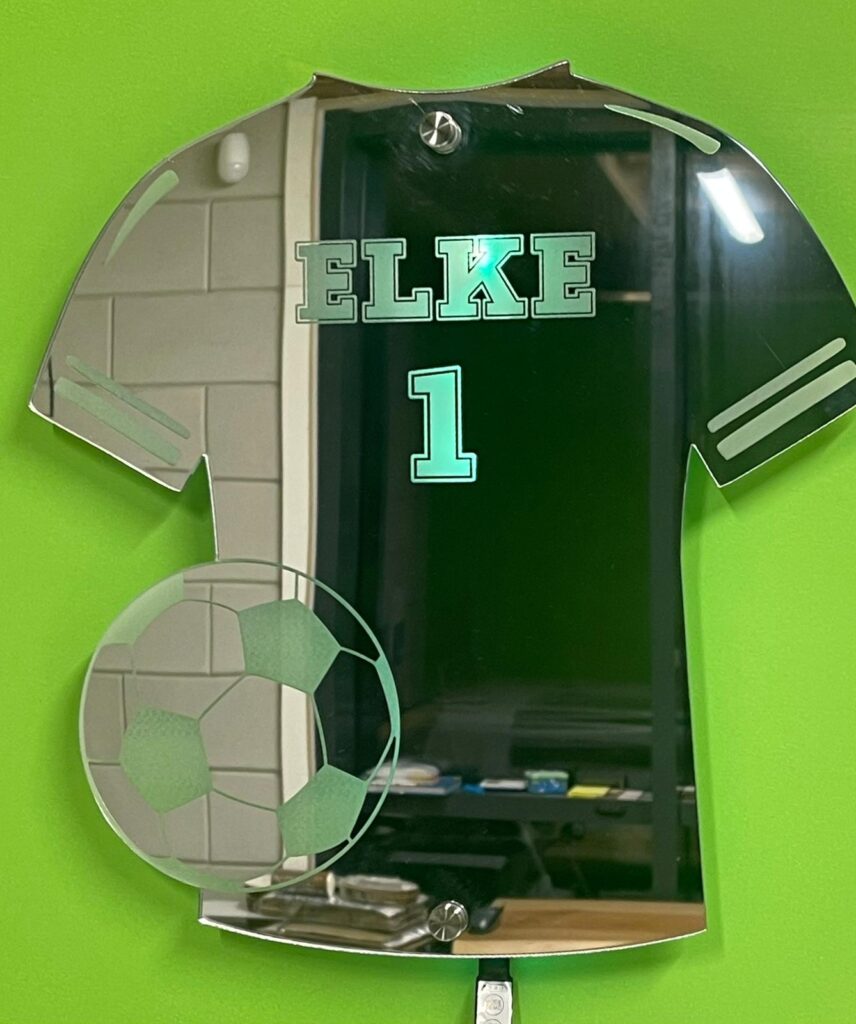 Spiegel / lamp, voetbalshirt