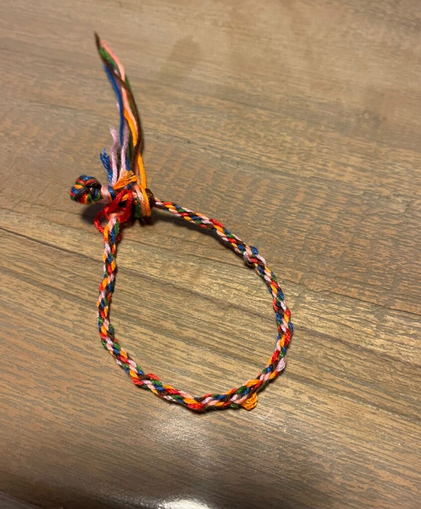 Hulpje voor armbandje te maken